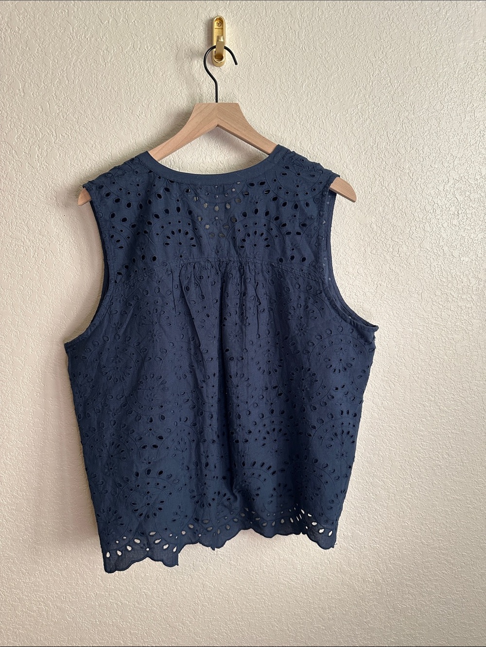 NWT Liverpool Los Angeles Sleeveless Pintuck Eyelet Top Navy Blue XL - Picture 7 of 9